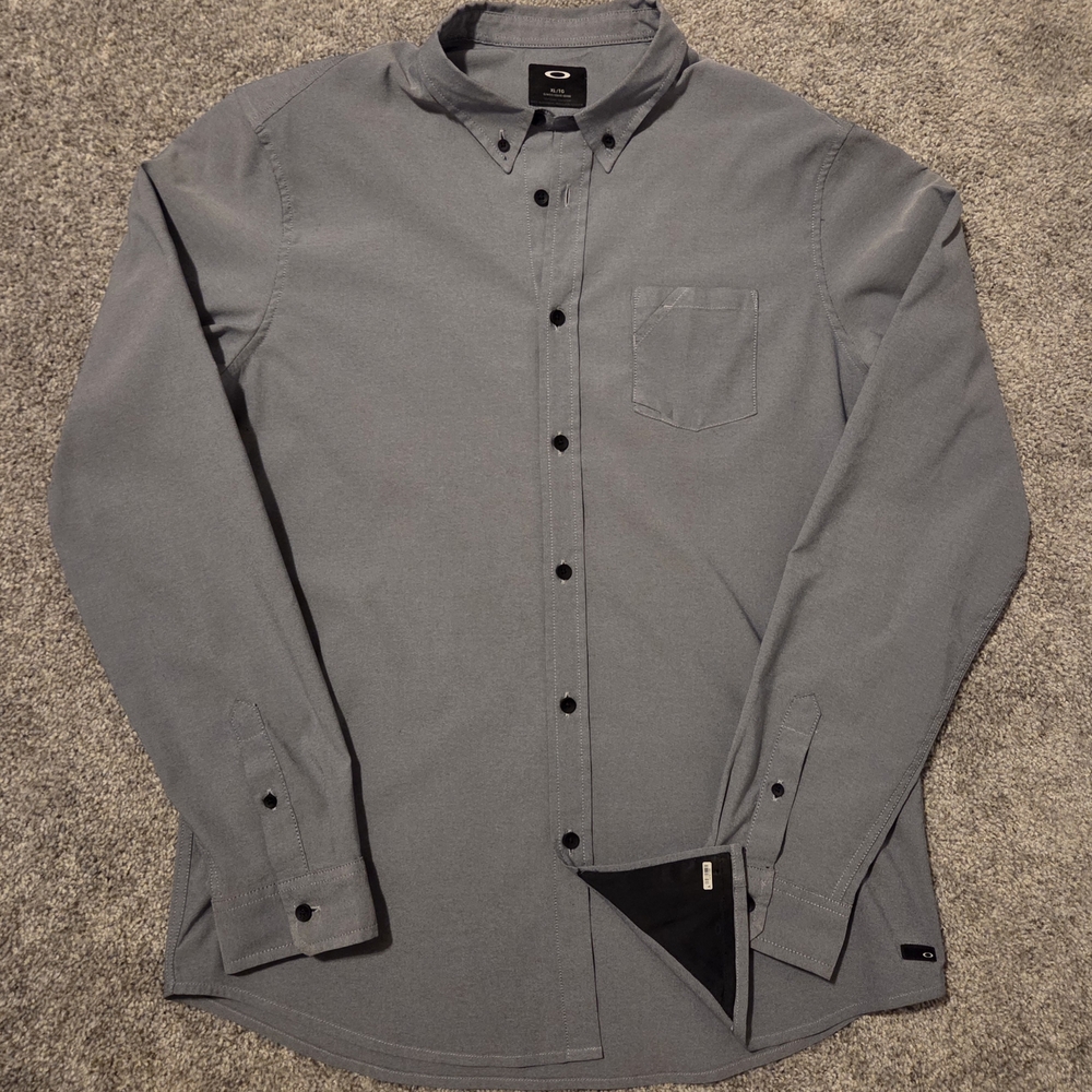 Oakley Men's Charcoal Gray Button-Down Shirt